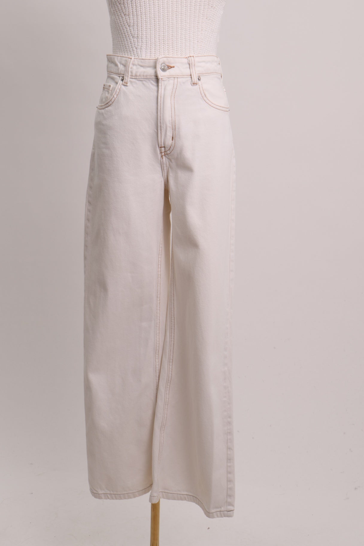 Jean blanche avec couture beige taille haute évasé