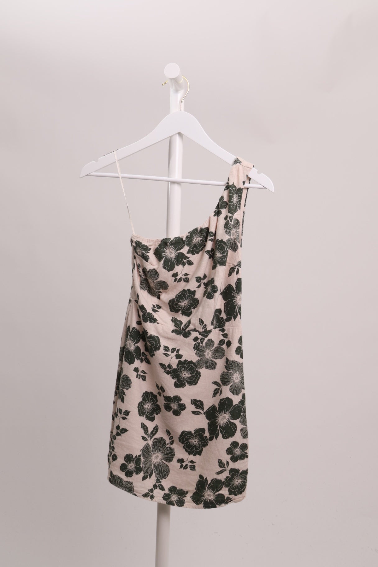 Robe mini une bretelle beige avec fleurs vertes