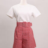 Short courte carreauté rouge et blanc avec ceinture