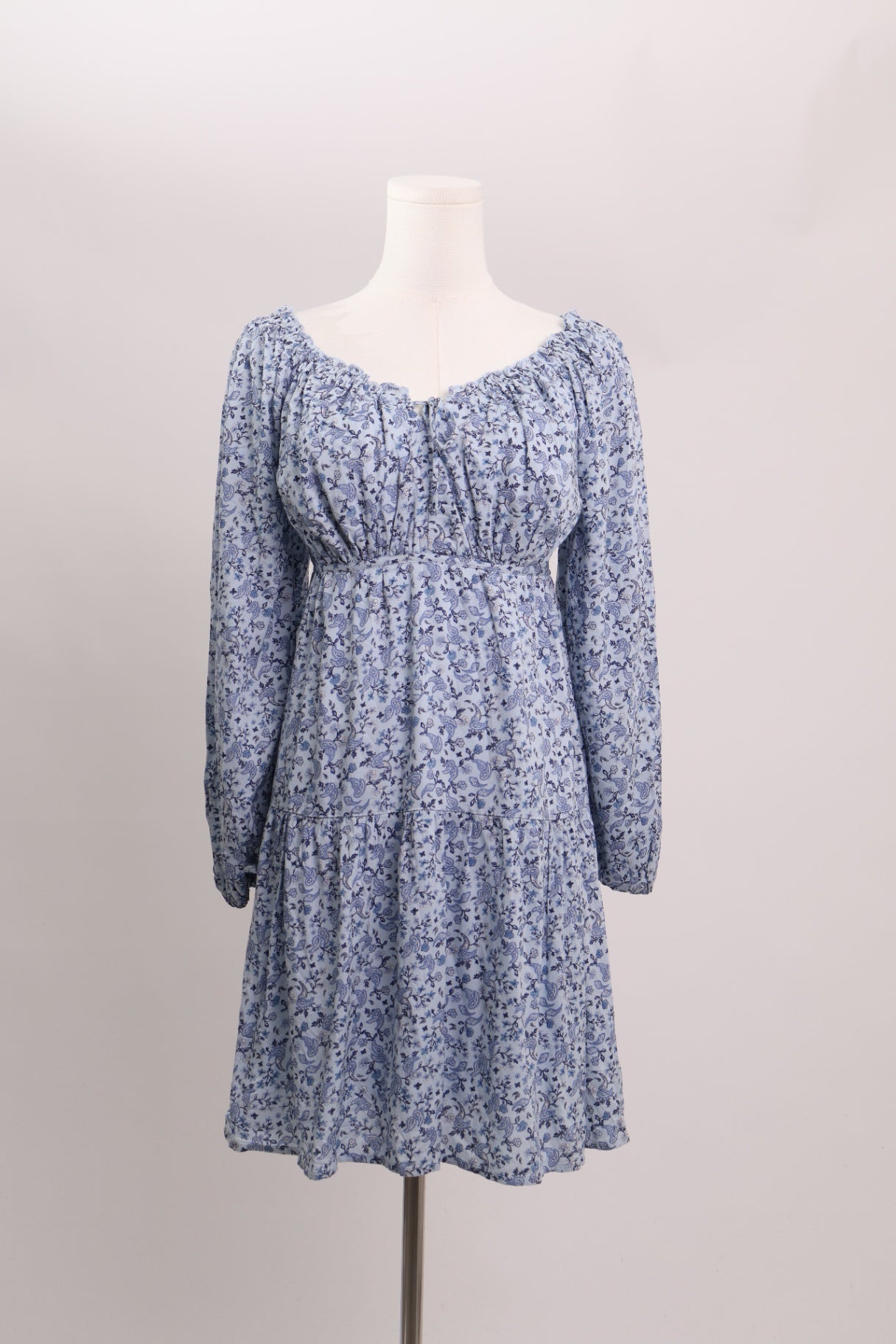 Robe courte manches longues bouffantes