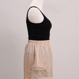 Short beige style satin avec dentelle