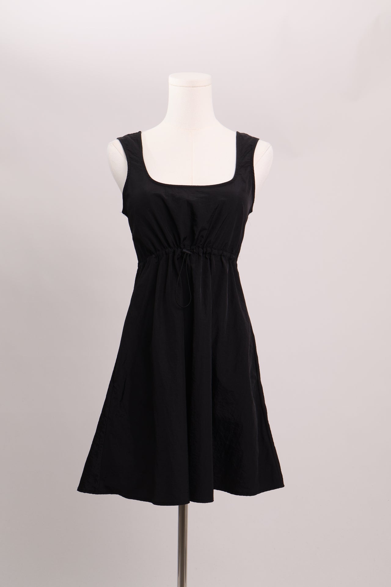 Robe noire style sport