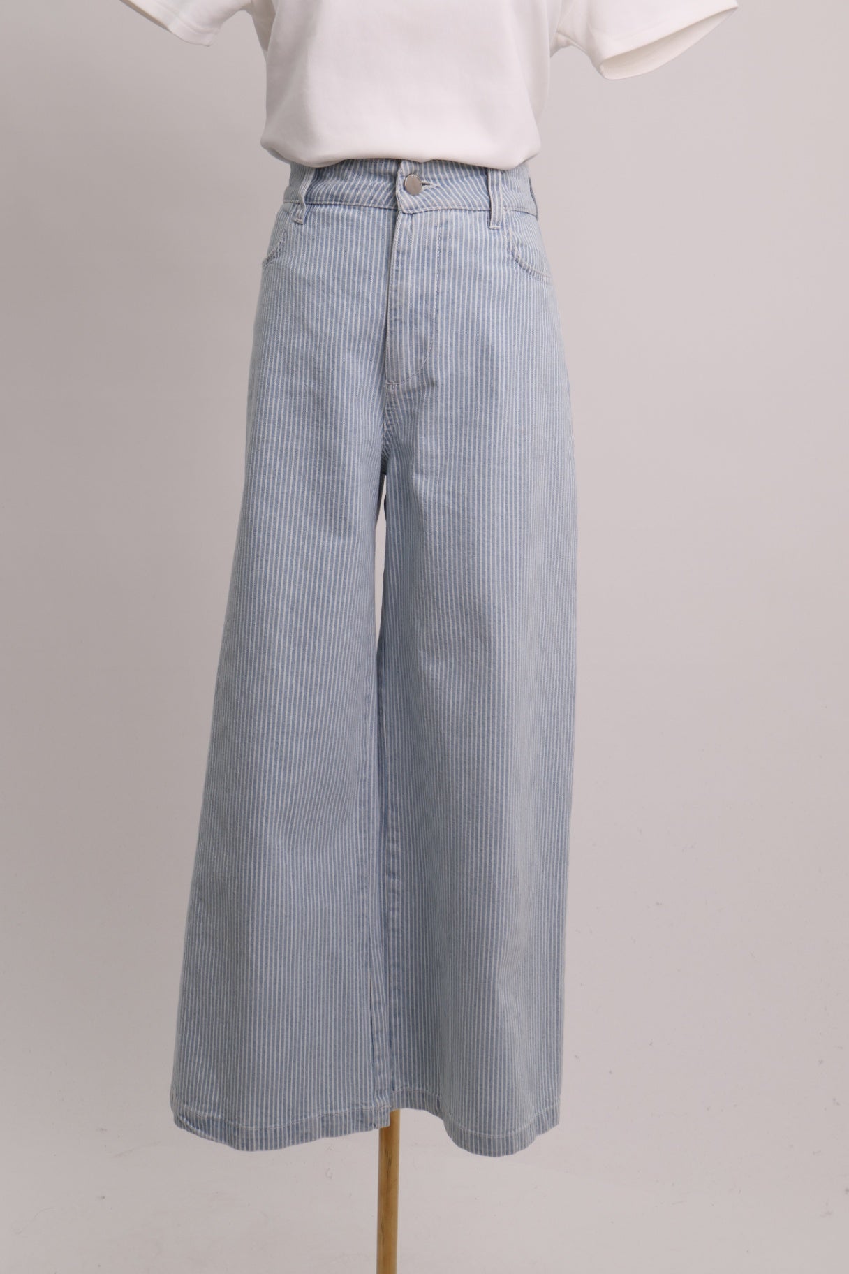 Jean bleu pâle ligné blanc taille haute