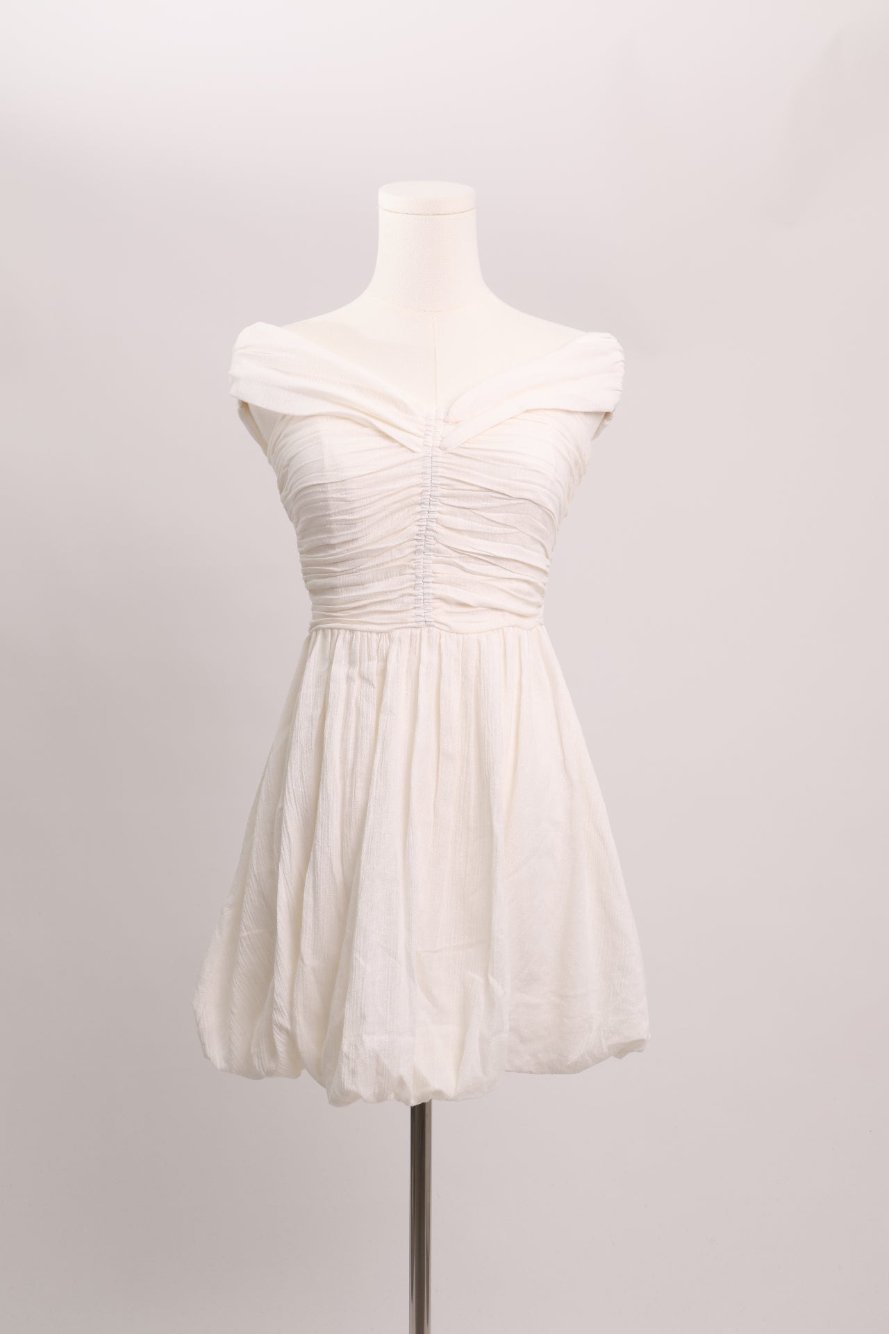 Robe courte bouffante