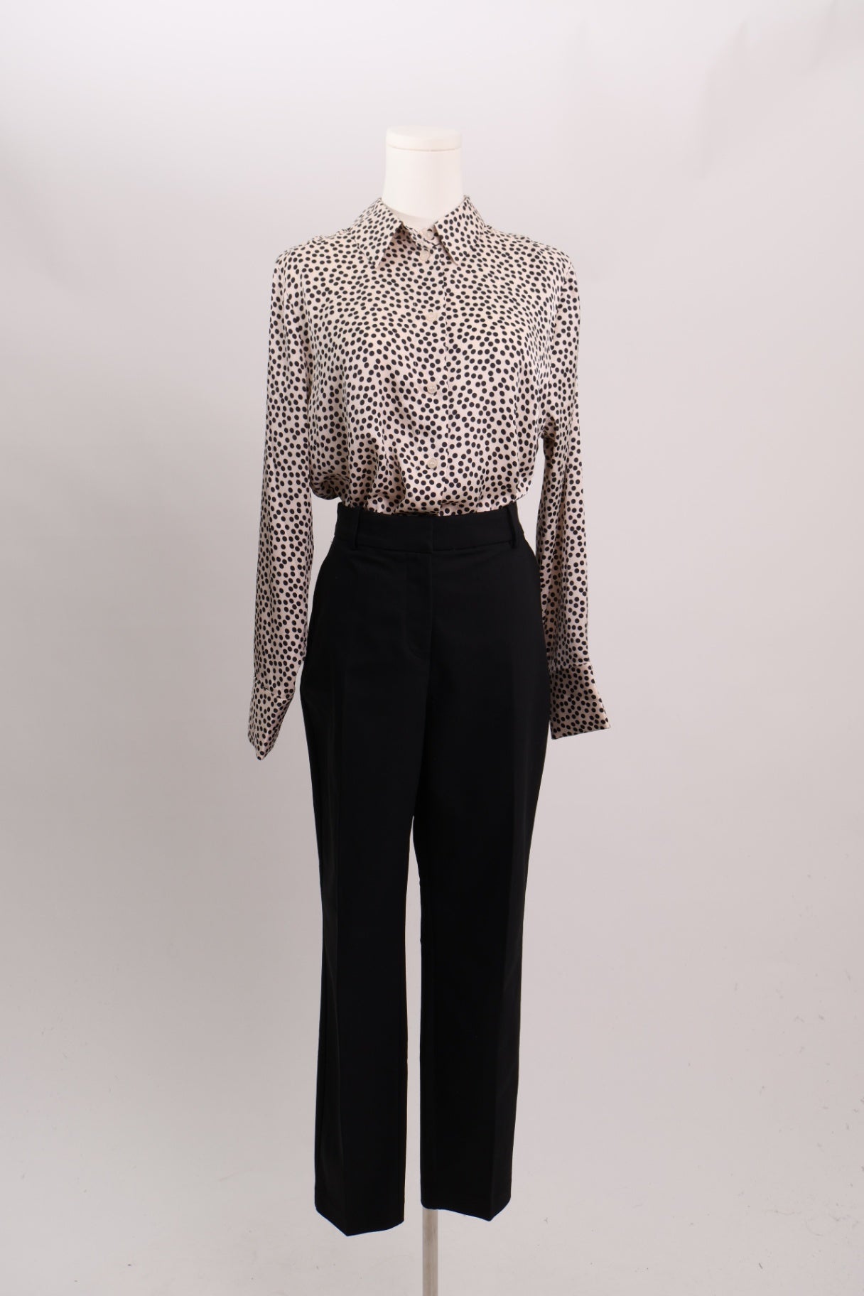 Blouse satinée à pois