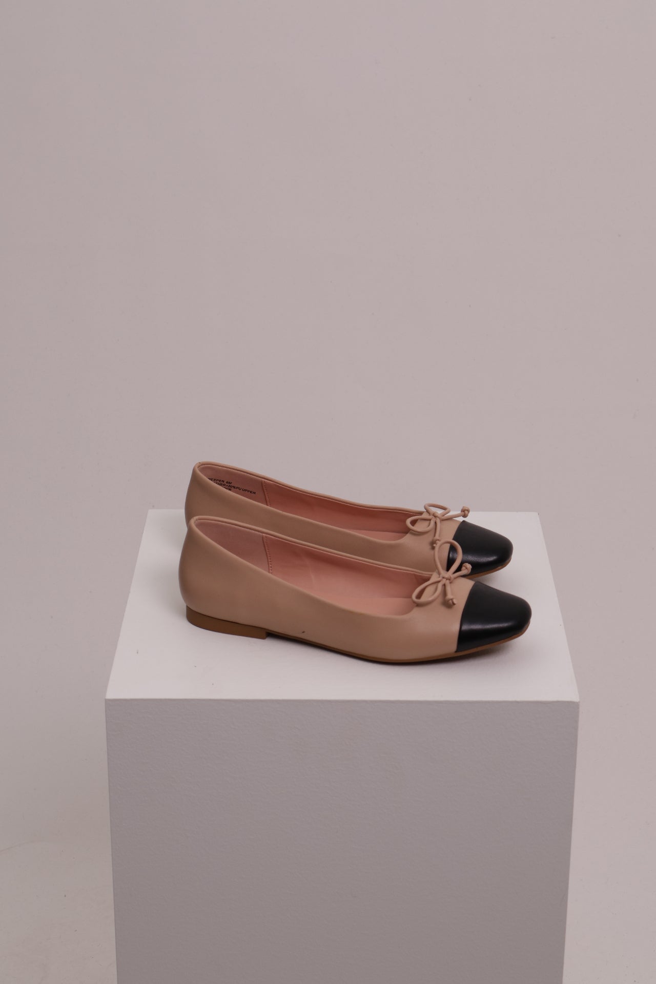 Ballerines bouclées à bout noir