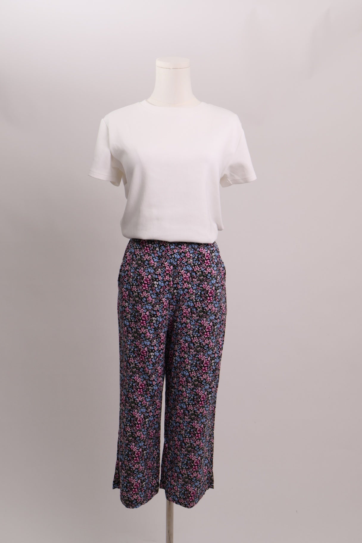 Pantalon 7/8 fleuri ample