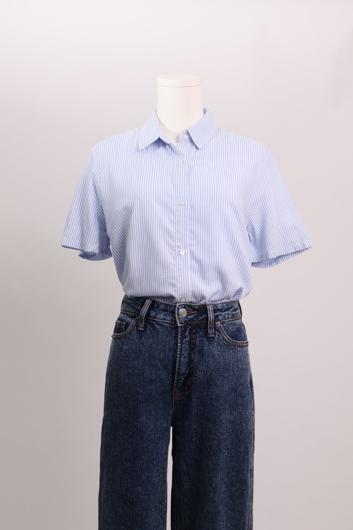 Chemise lignée bleu et blanc décontractée