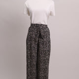 Pantalon noir ample avec motif fleuri