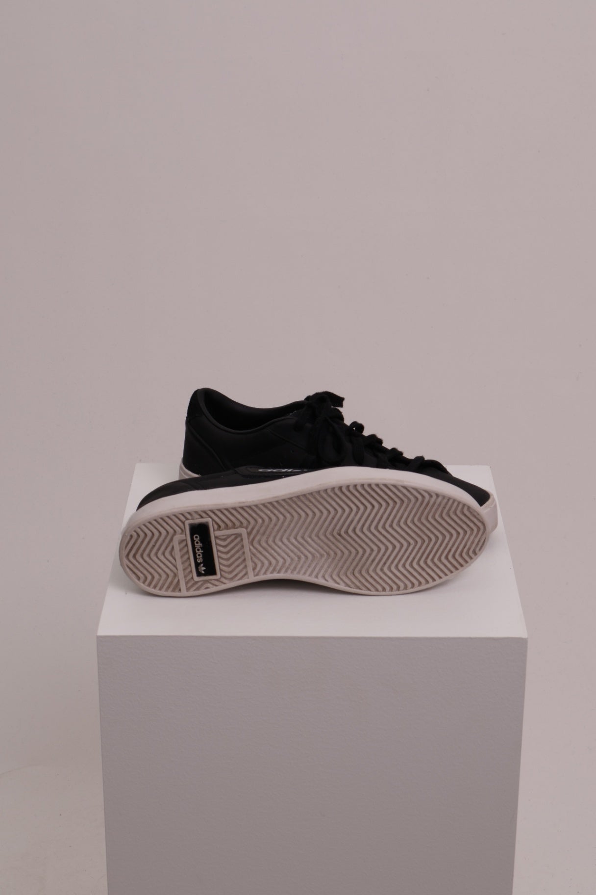 Chaussures Adidas Sleek