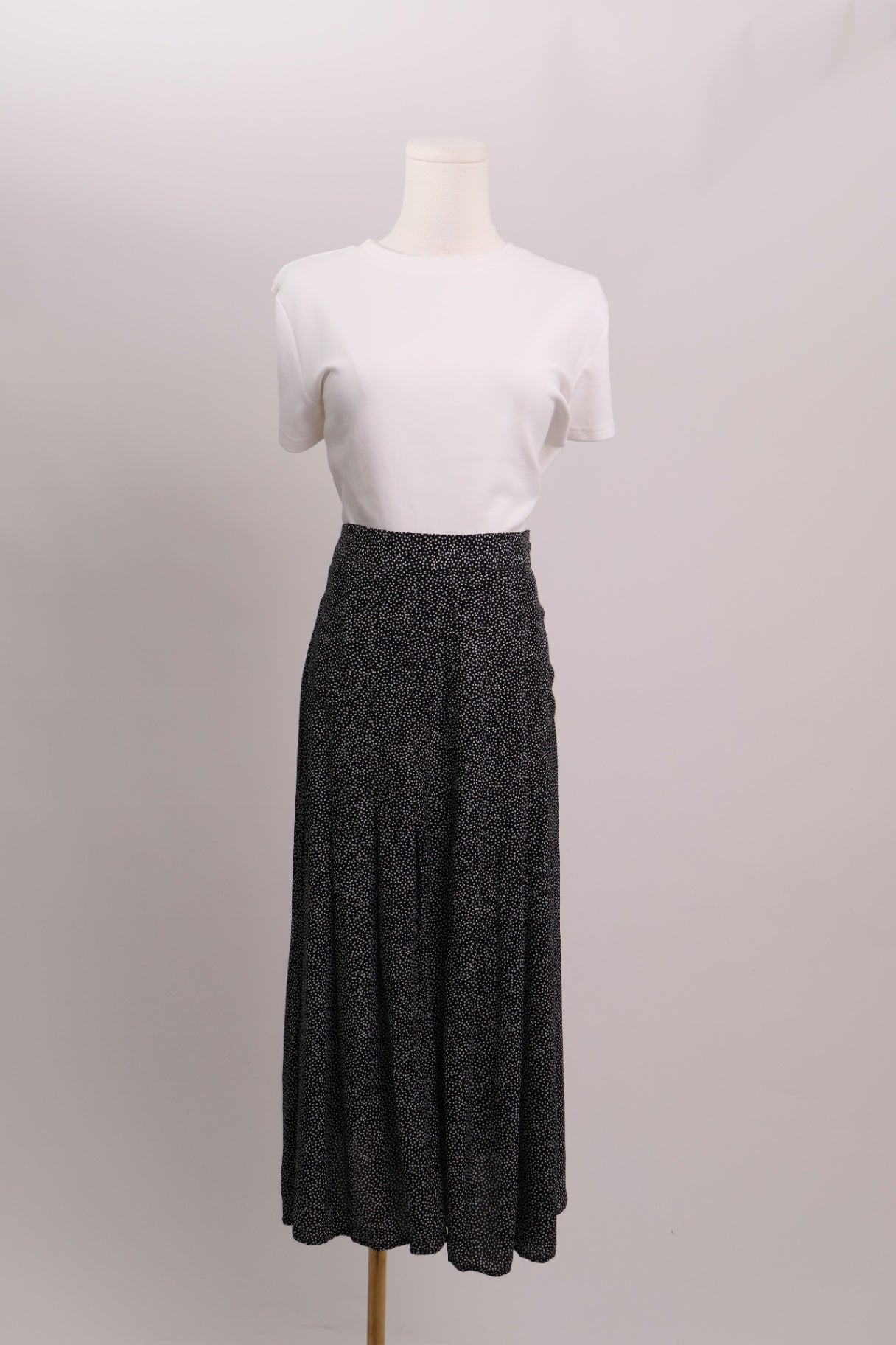 Longue jupe noir à pois blancs