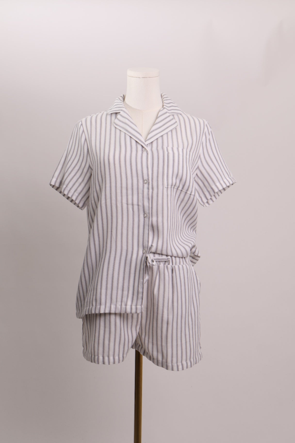 Pyjama ligné blanc et gris