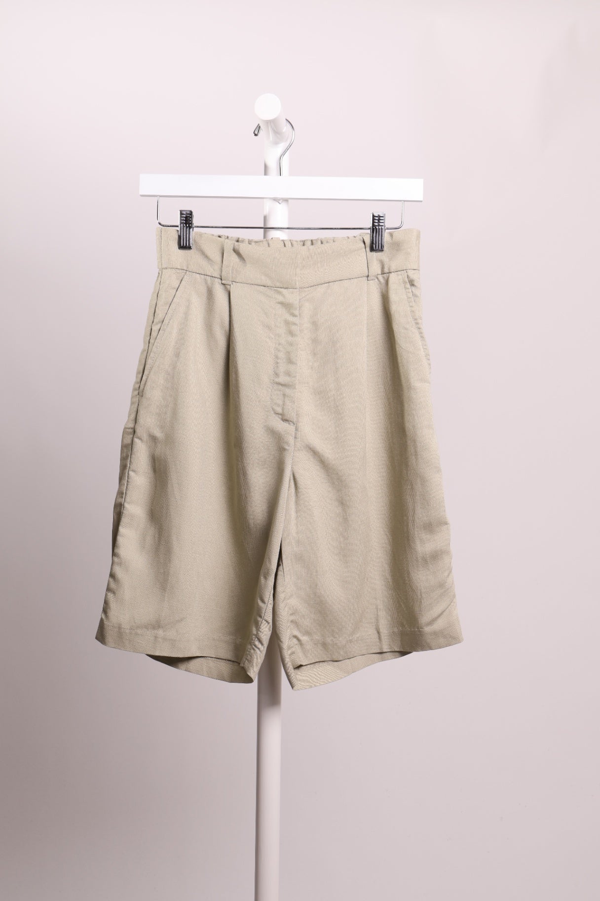 Bermuda vert sauge taille haute