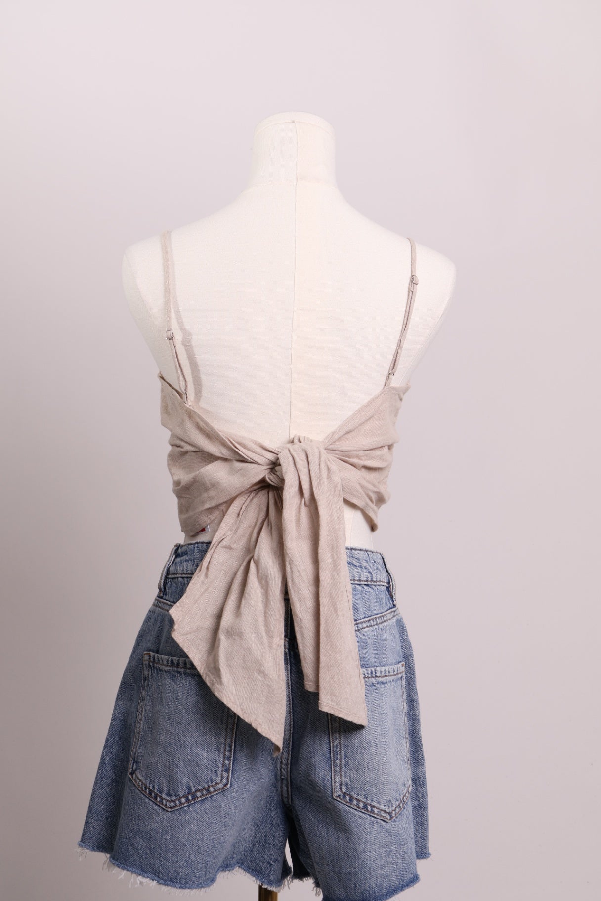 Camisole courte à dos noué