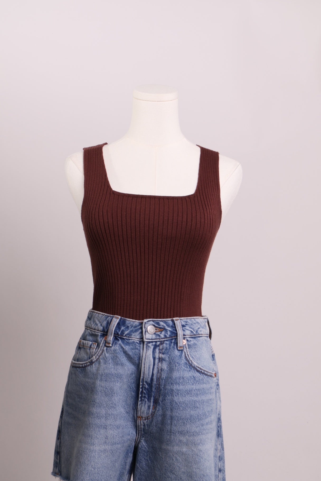 Camisole moka à col carré
