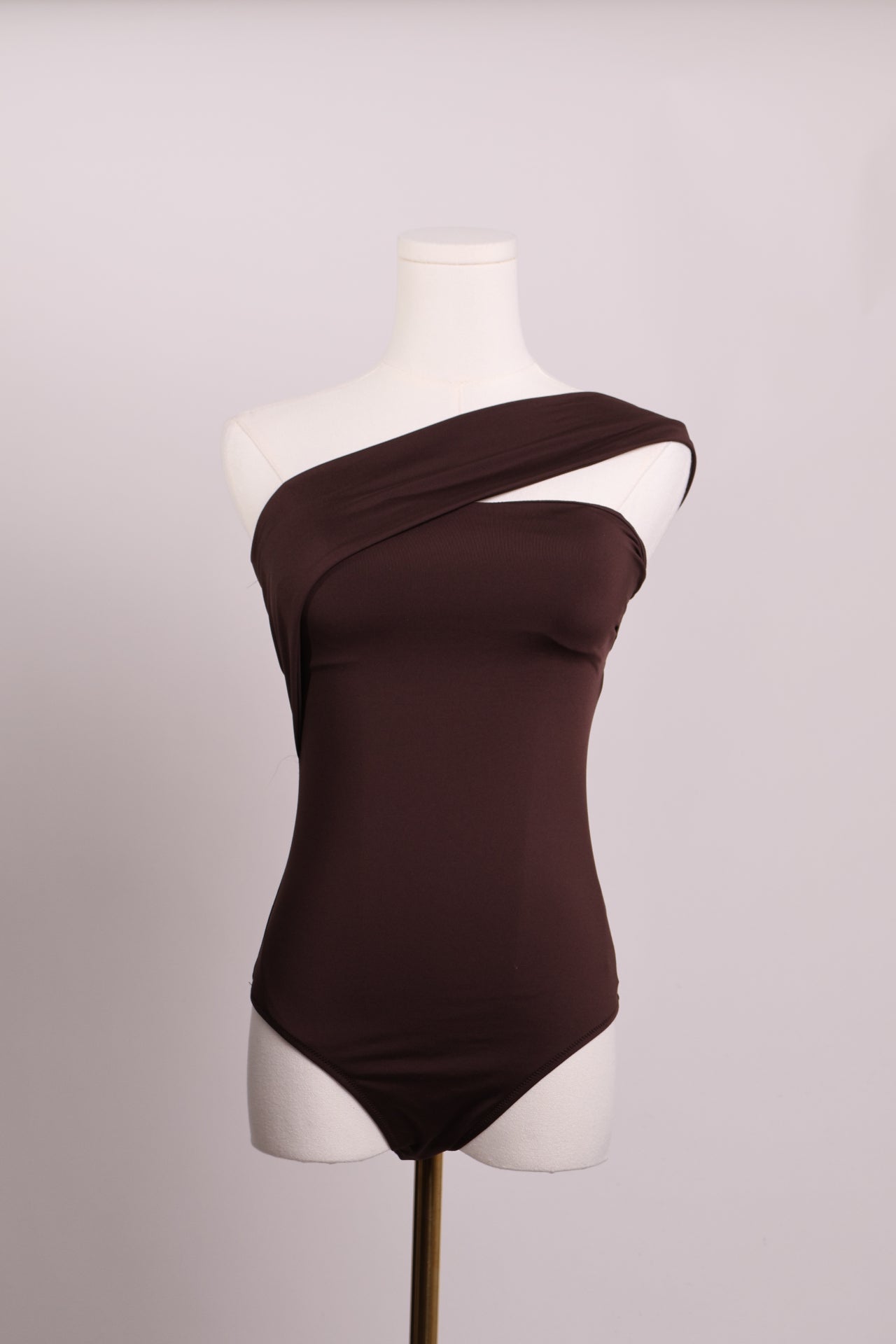 Maillot une-pièce une bretelle moka