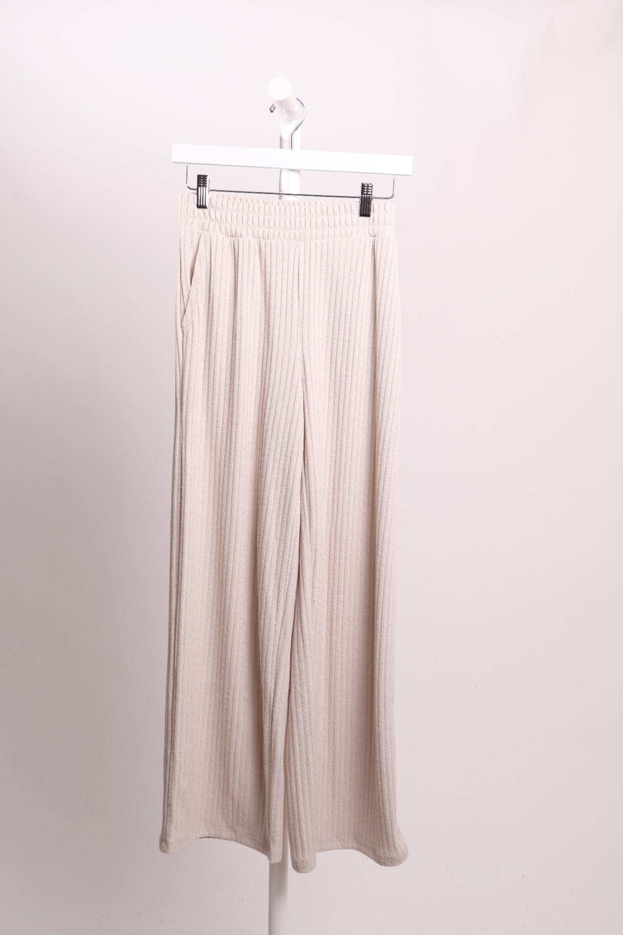 Pantalon large en mailles côtelées & haut licou assorti