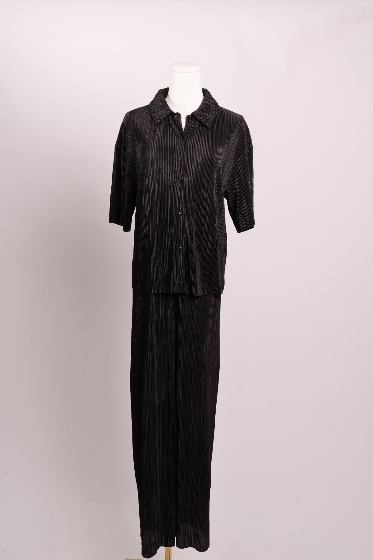 Ensemble plissé chemisier et pantalon