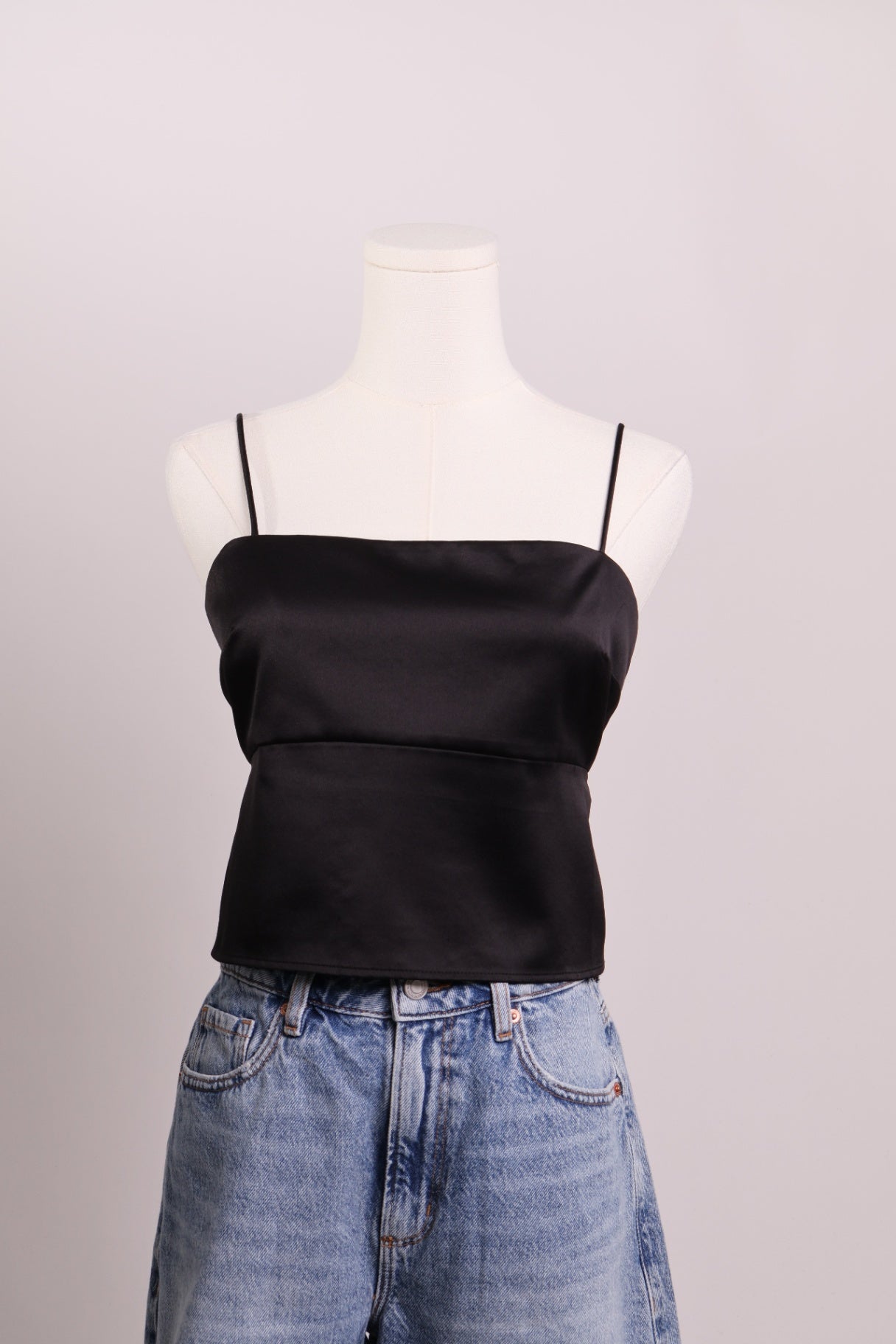 Camisole satiné dos ouvert avec lacets