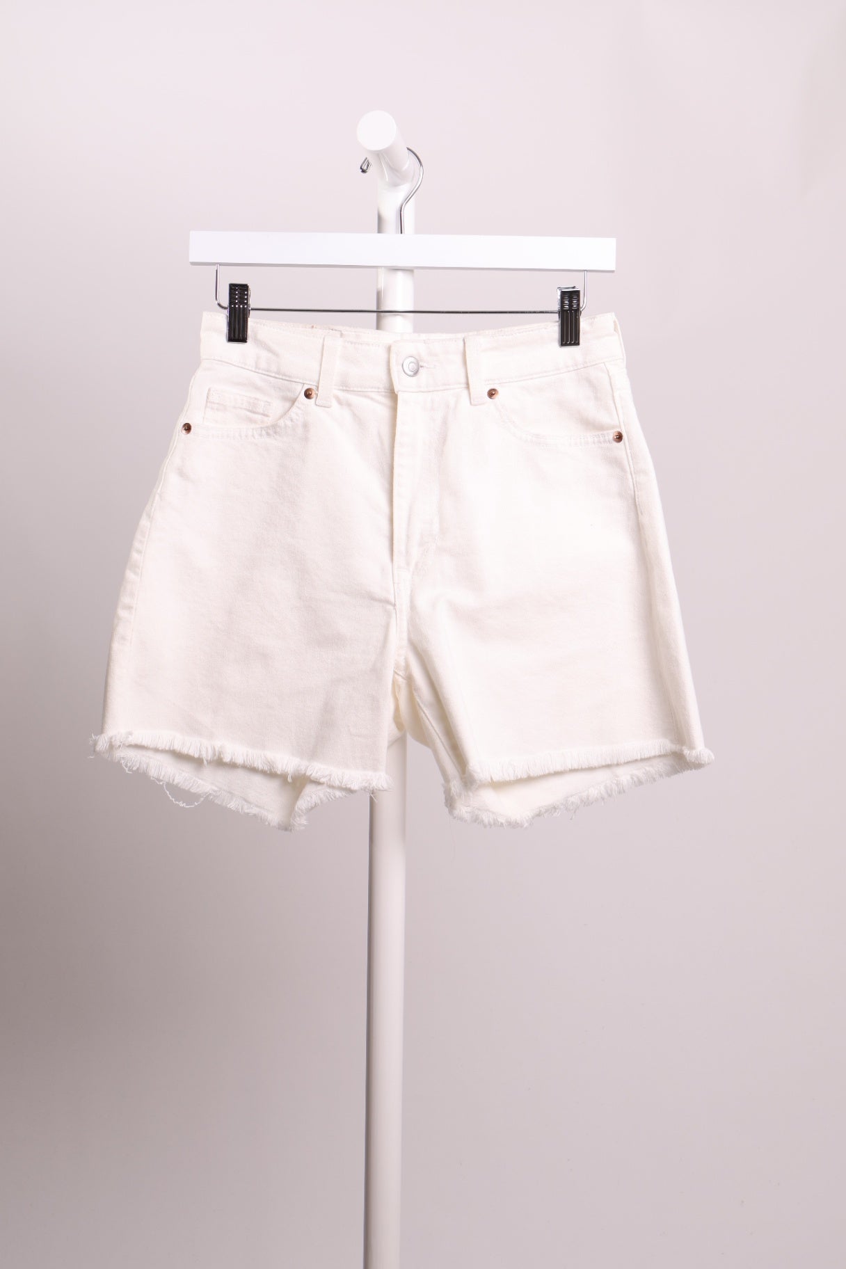 Bermuda en denim effiloché