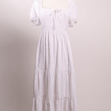 Robe d'été avec broderie et manches tombantes