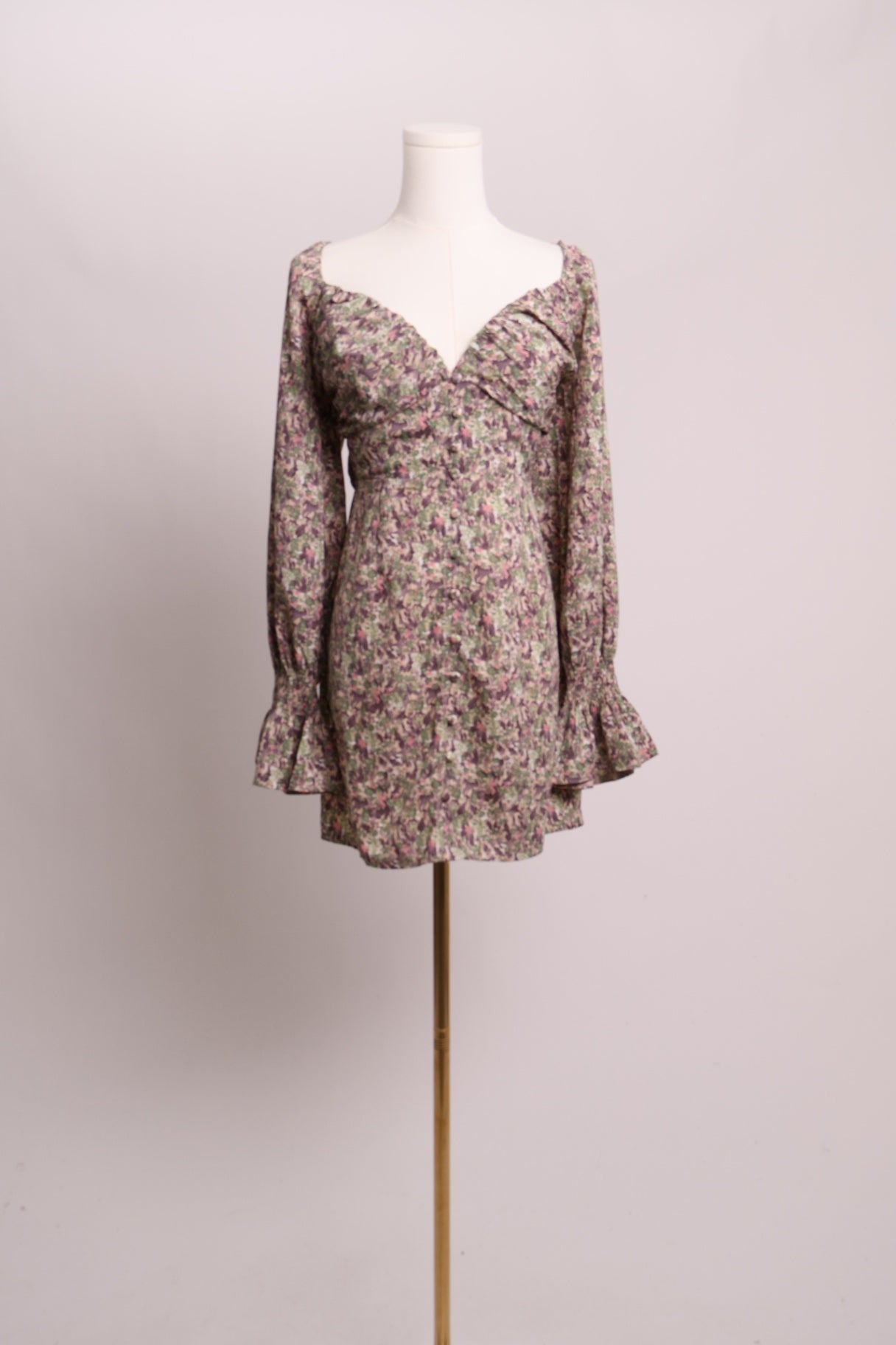 Robe fleurie à manches bouffantes