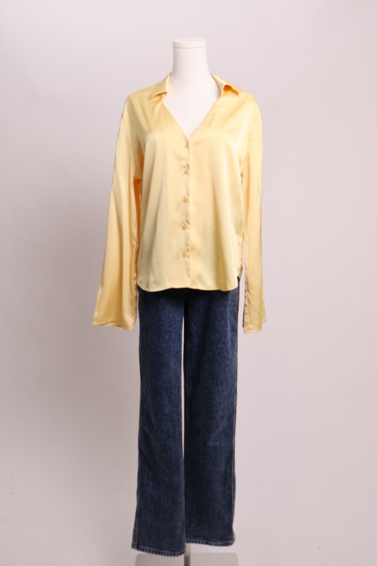 Blouse satinée jaune