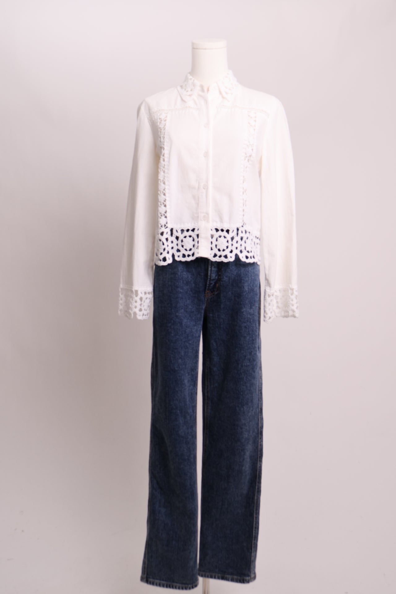 Blouse blanche en broderie crochet