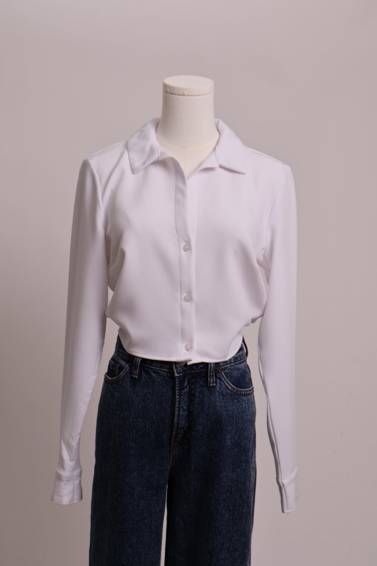 Blouse courte avec noeud à l'arrière
