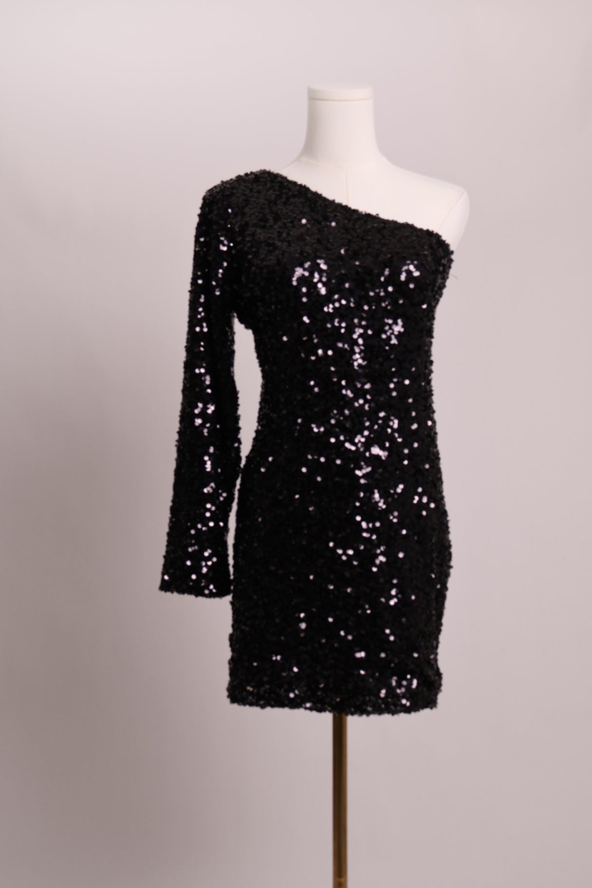 Robe festive noire à paillettes