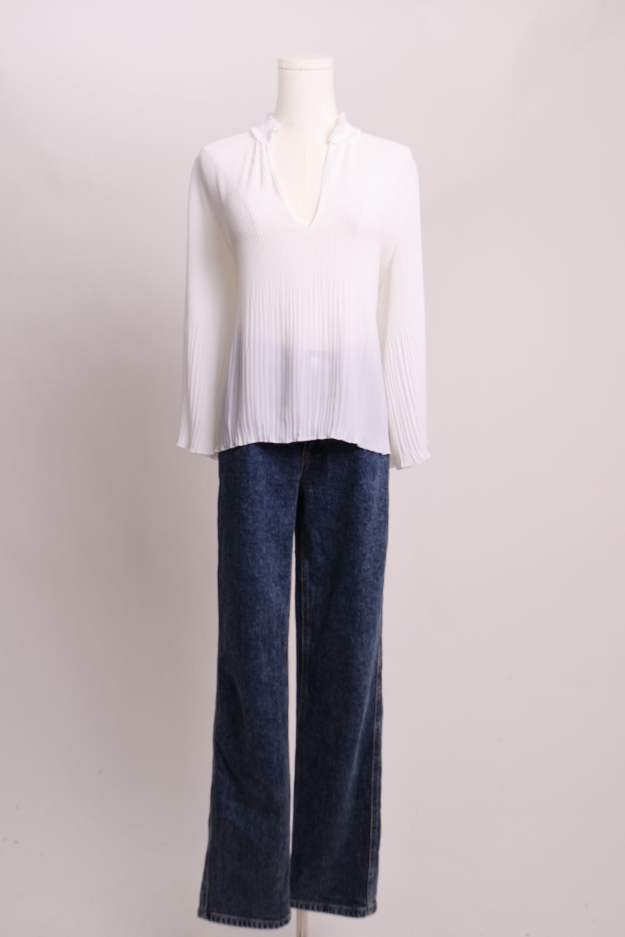 Blouse plissée blanche à col volants