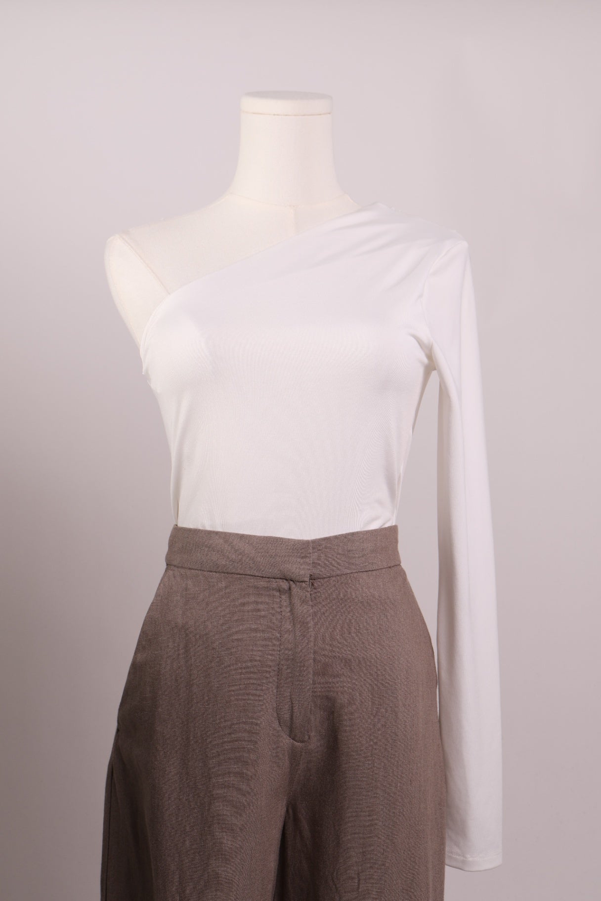 Justaucorps (bodysuit) asymétrique drapé