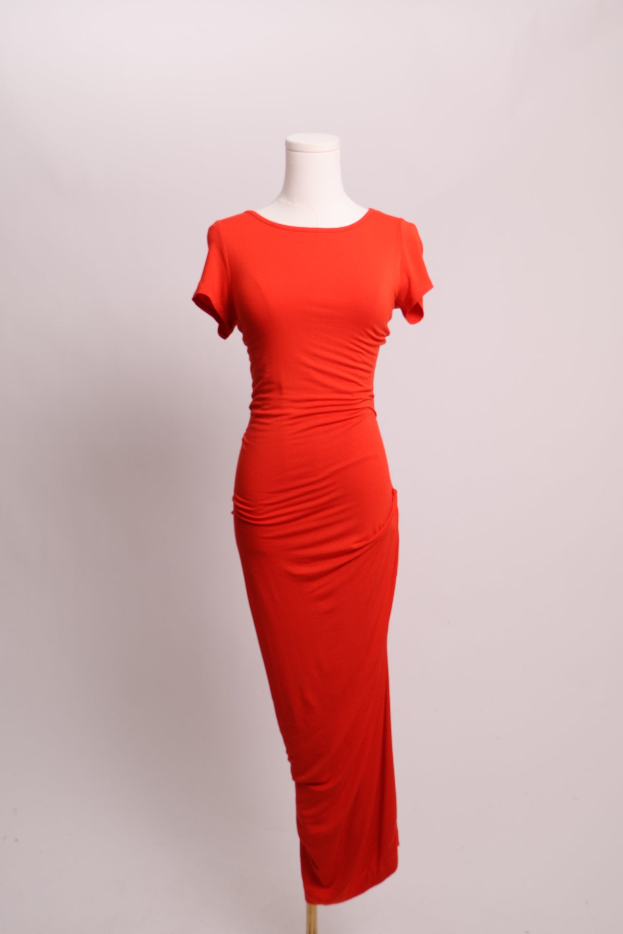 Robe moulante à manches courtes