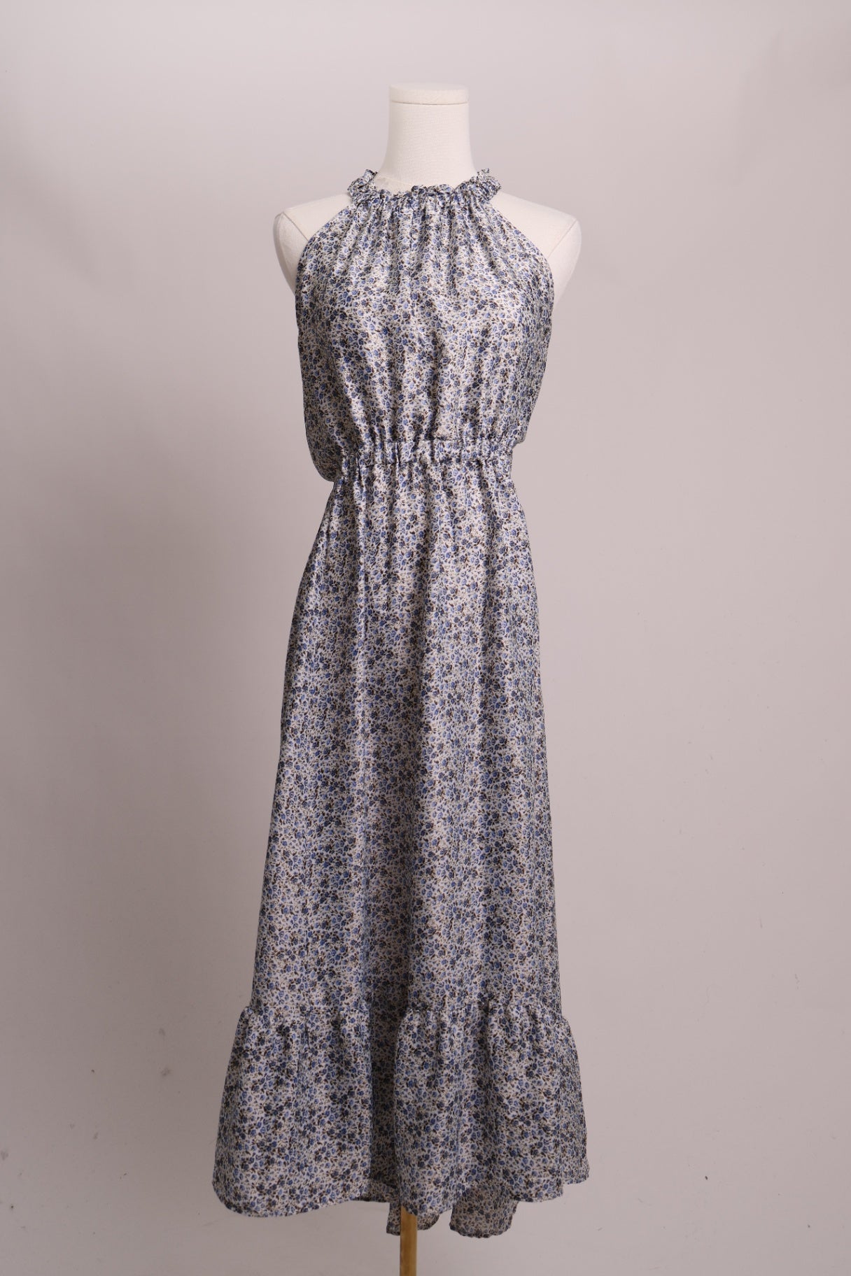 Robe longue fleurie sans manches satinée