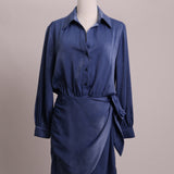 Robe chemise satinée bleu nuit