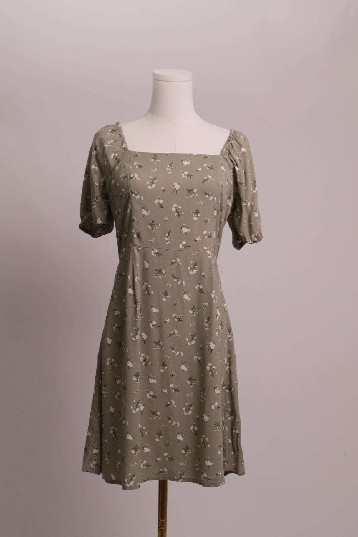 Robe courte fleurie manches bouffantes