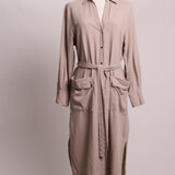 Robe chemise taupe ceinturée