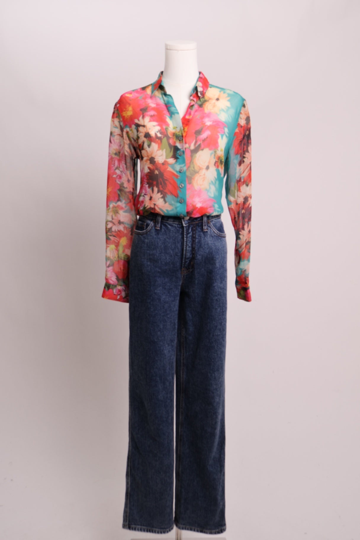 Blouse florale en soie semi-transparente