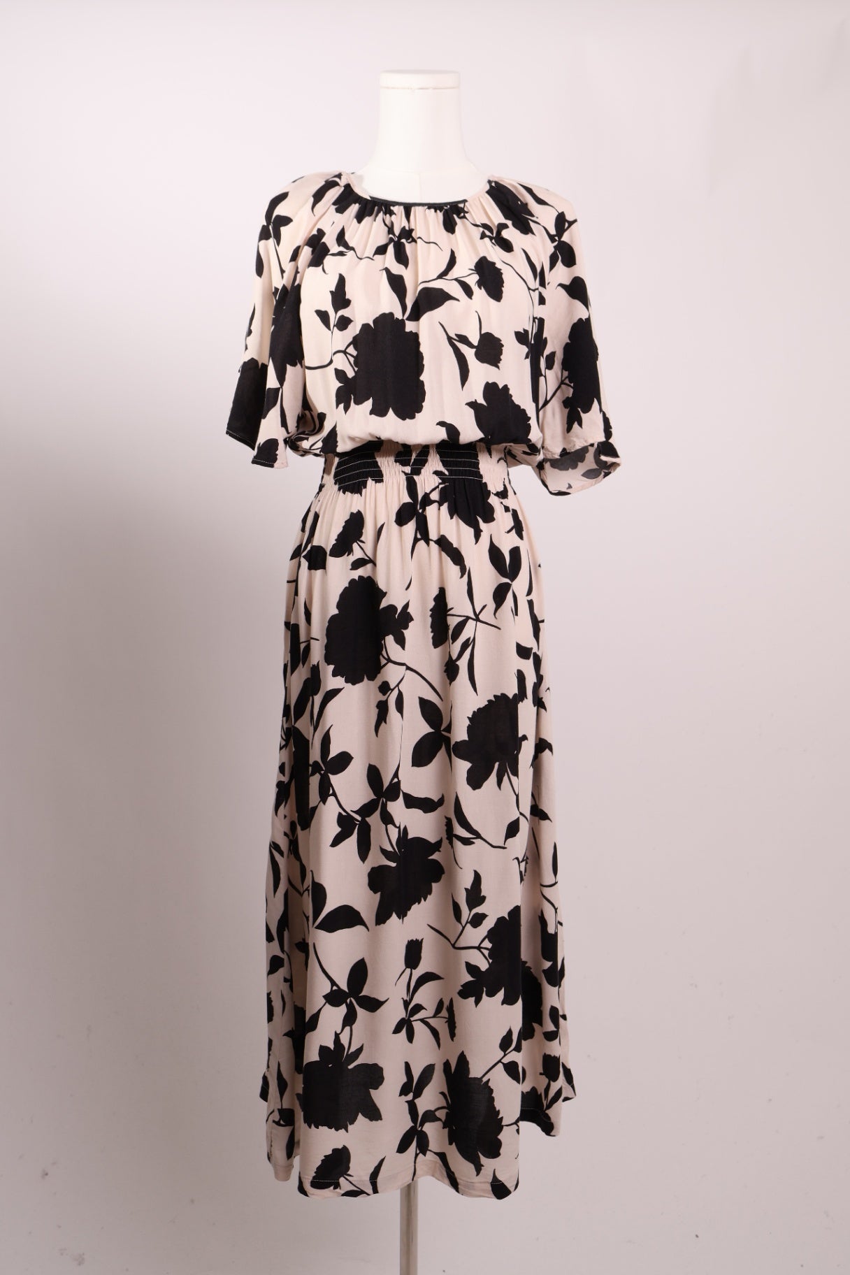 Robe cintrée fleurie 