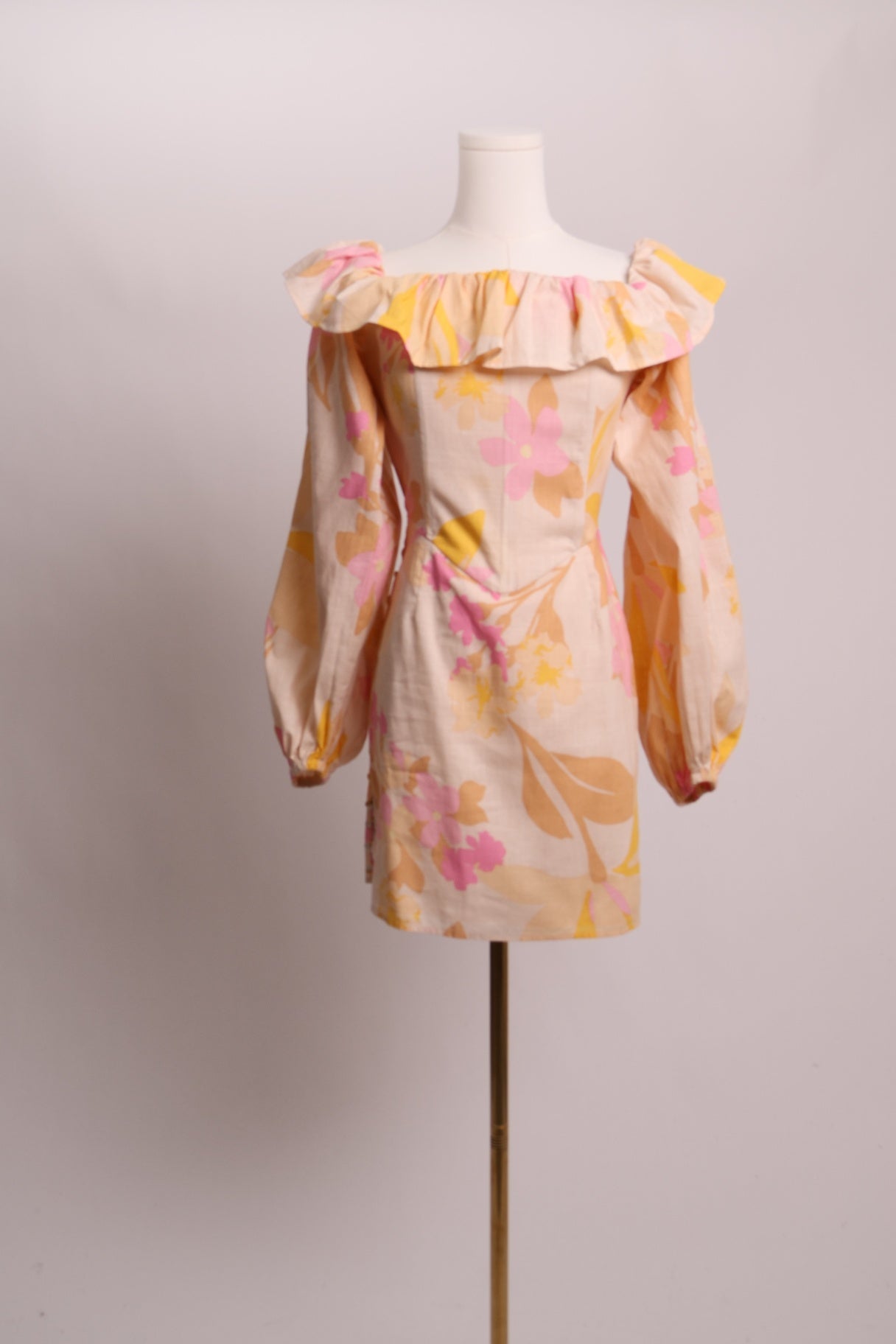 Robe estivale à épaules dénudées et manches bouffantes