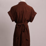Robe à col chemise nouée au dos