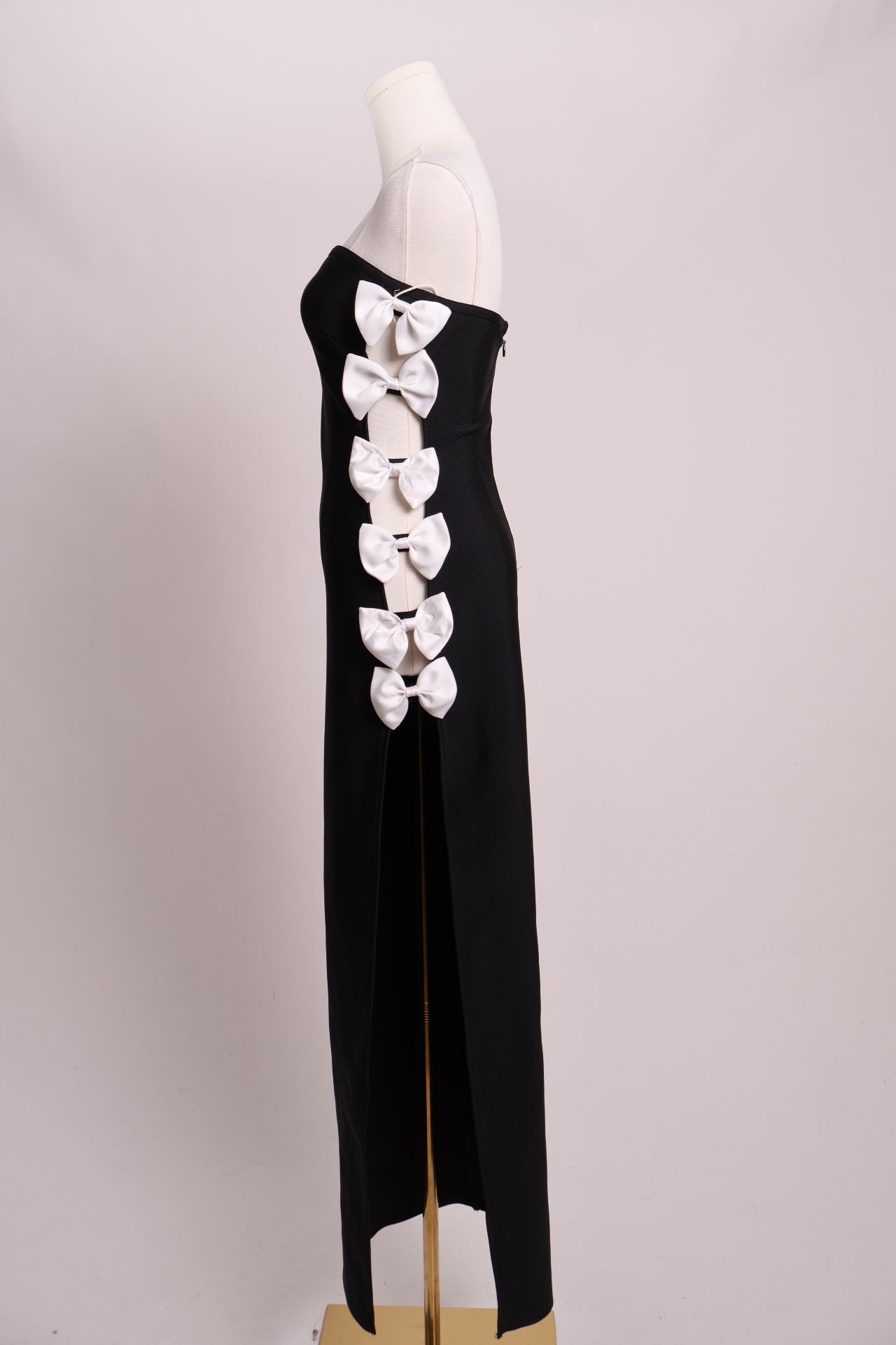 Robe bustier moulante avec boucles