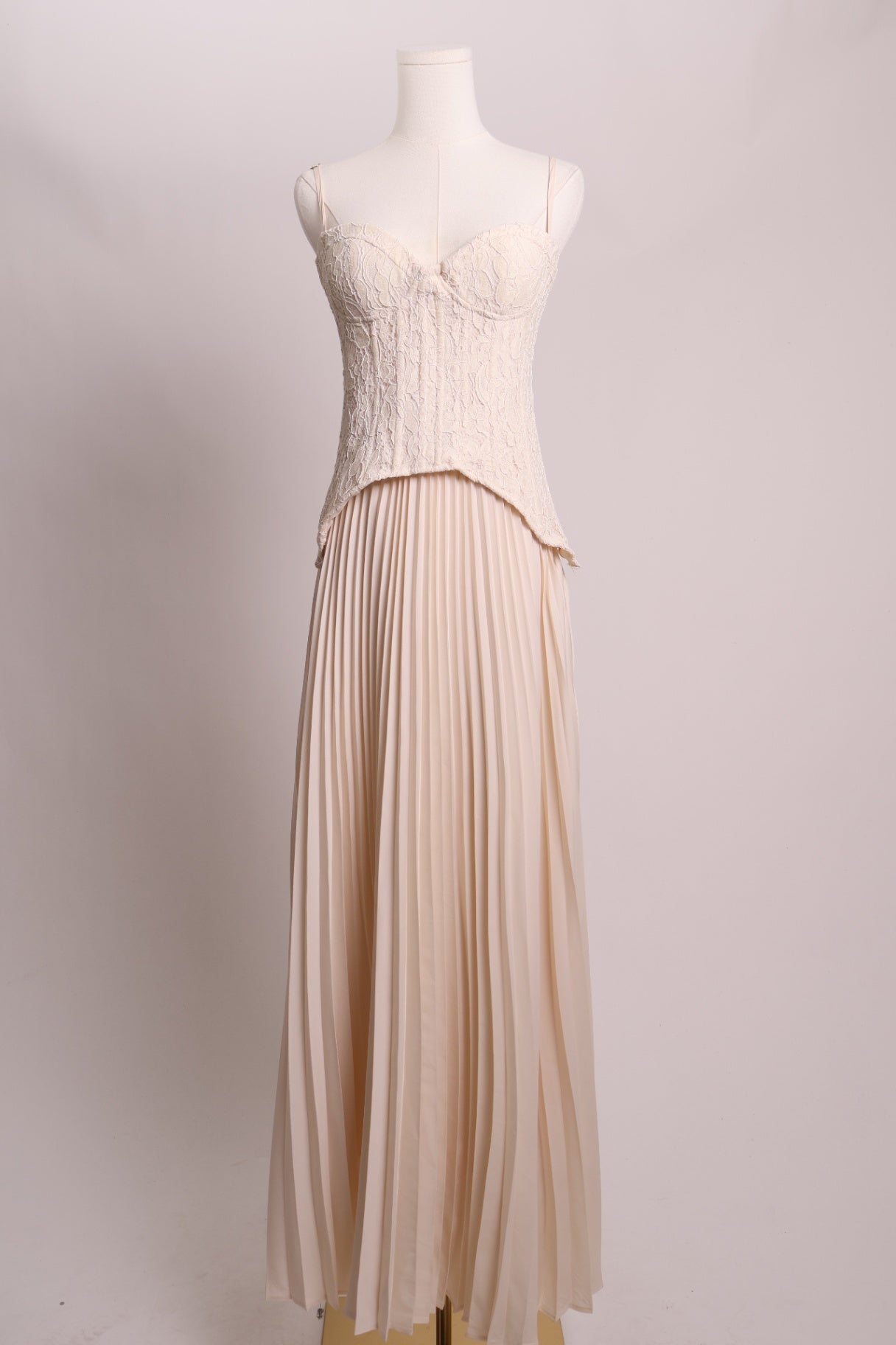 Robe à bustier en dentelle et plissée