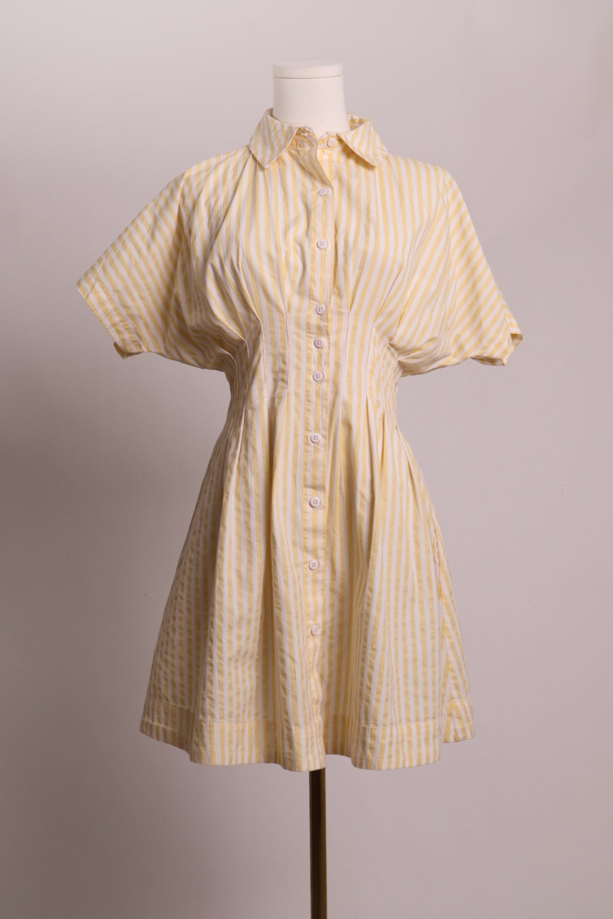 Robe à rayures jaunes
