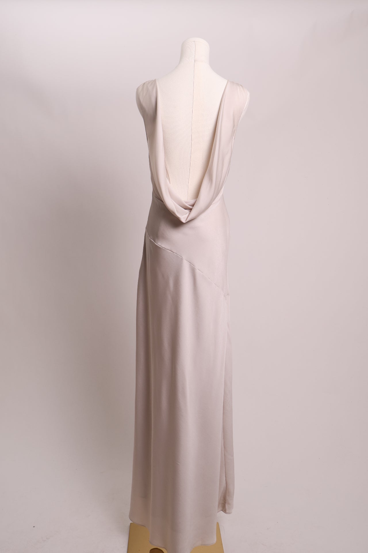 Robe à dos drapé