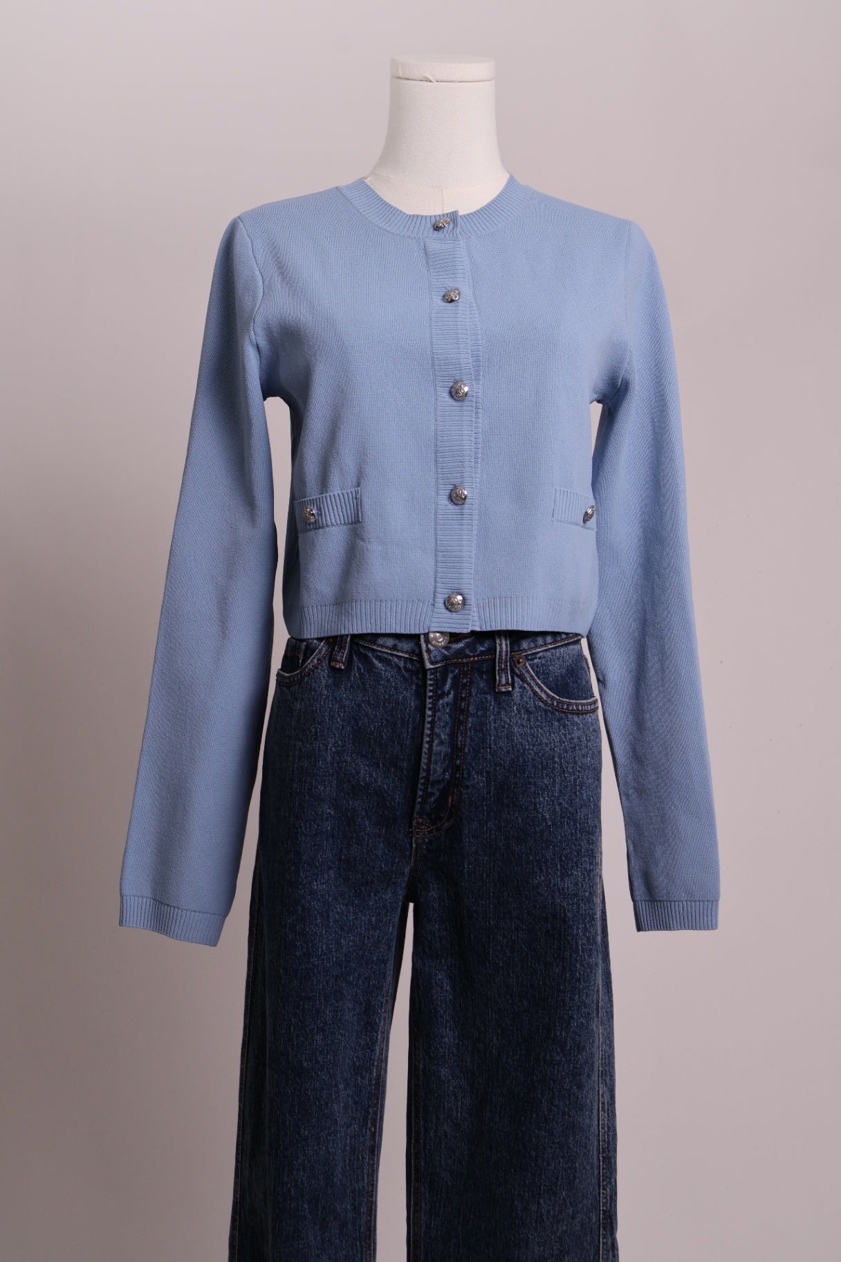 Cardigan court avec boutons brillants
