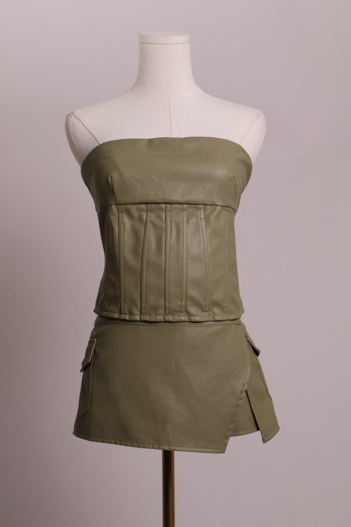 Bustier et jupe-culotte effet cuir