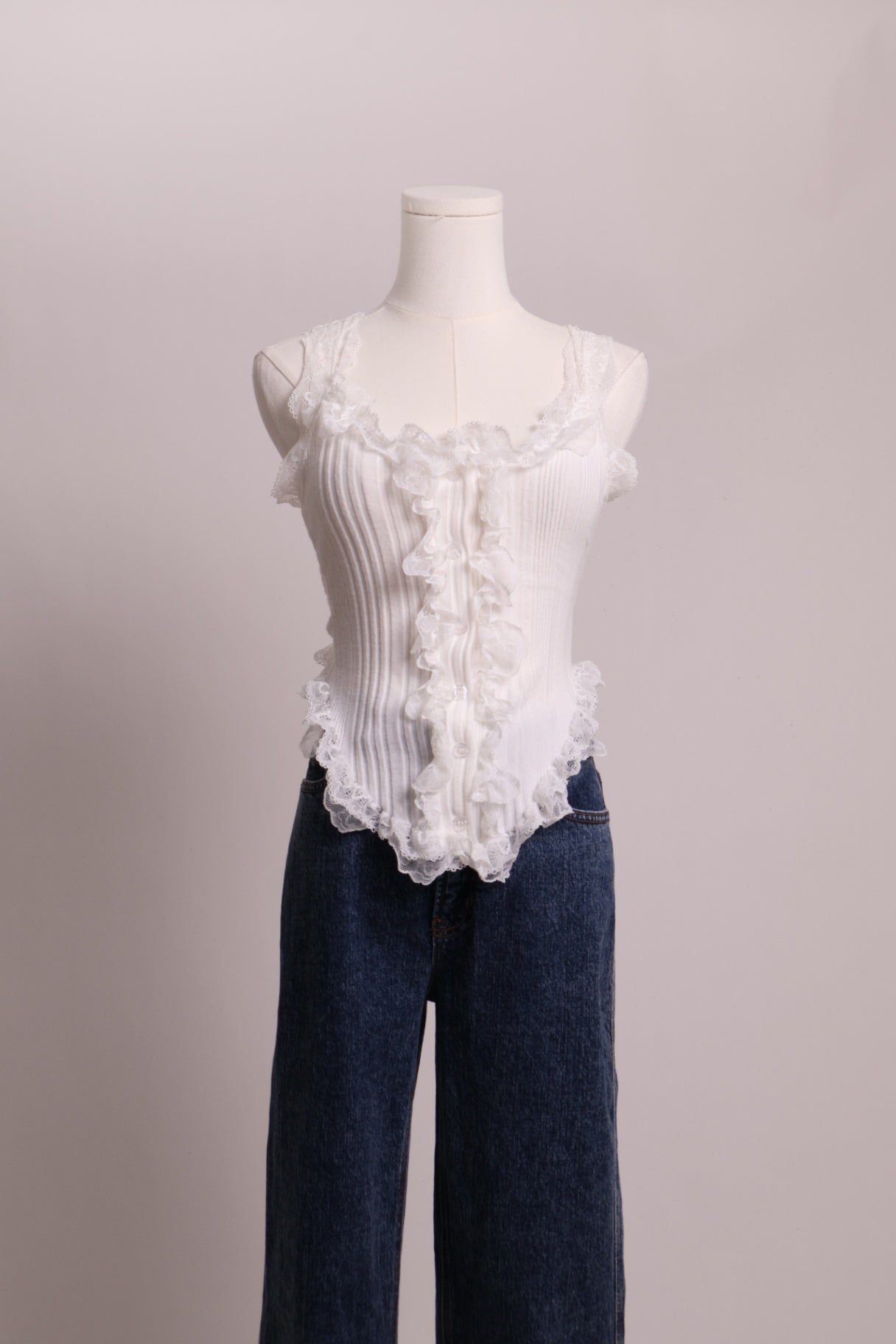 Camisole à boutons et dentelle