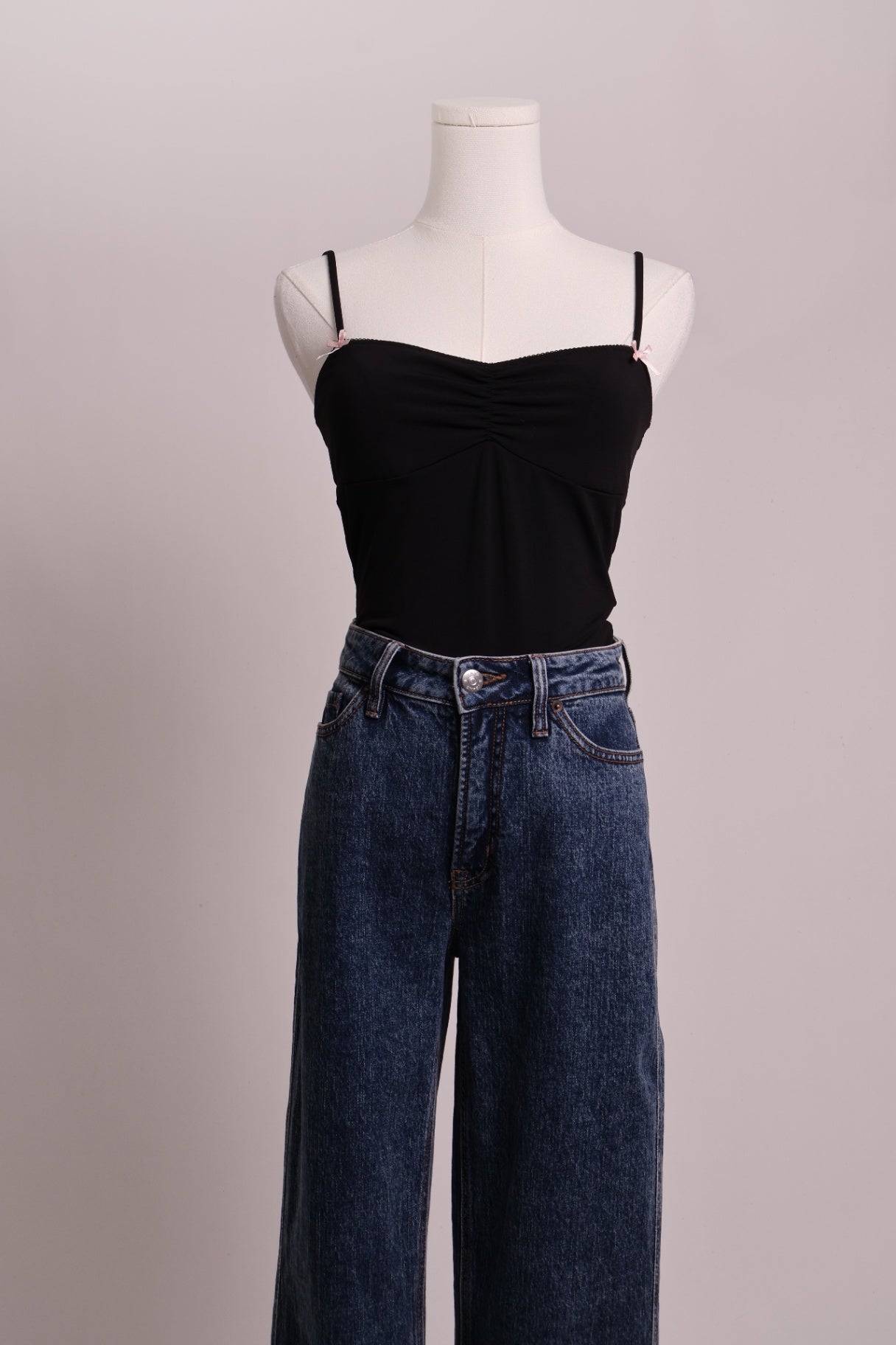 Camisole courte à fines bretelles