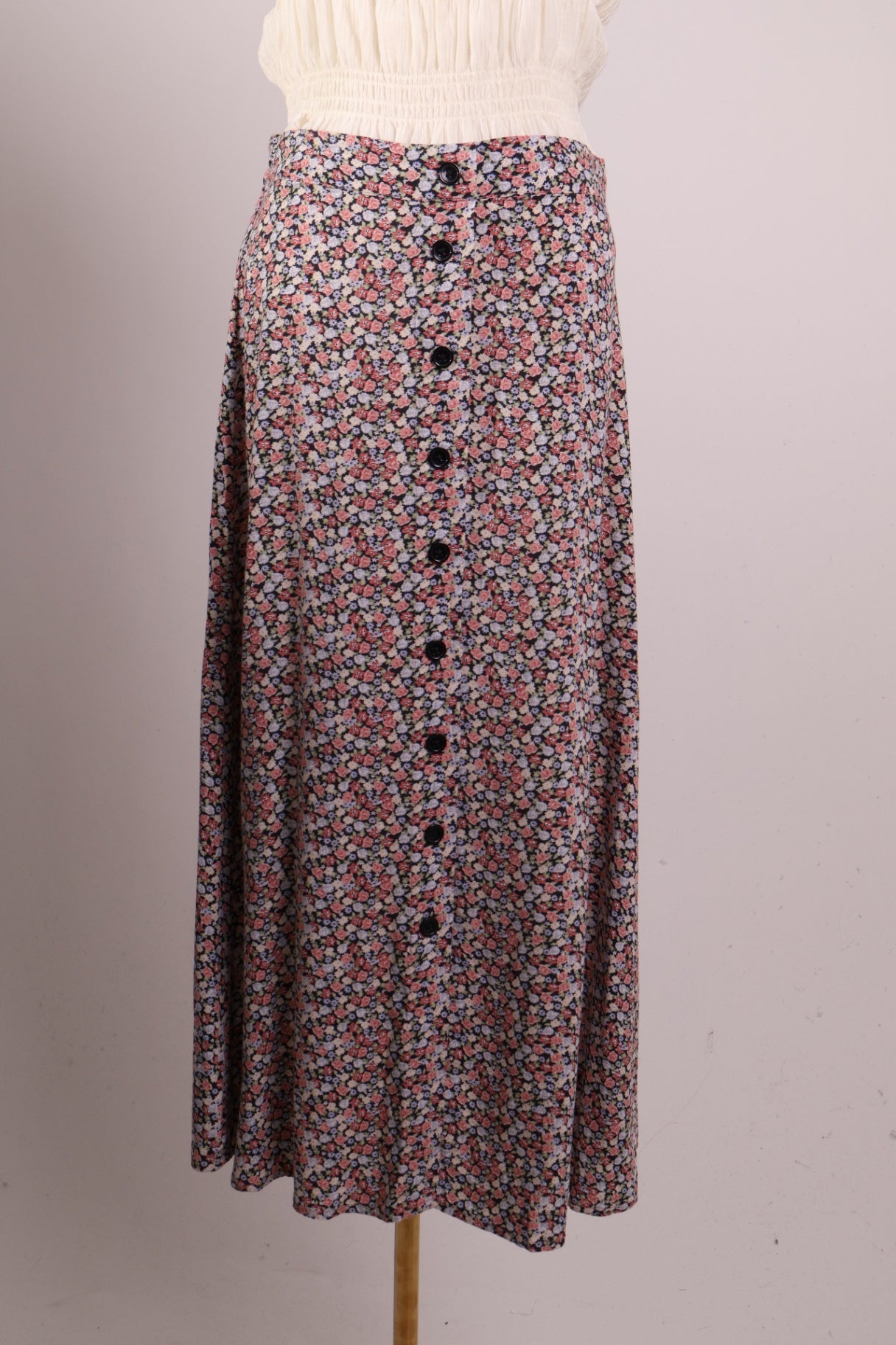 Jupe floral à boutons